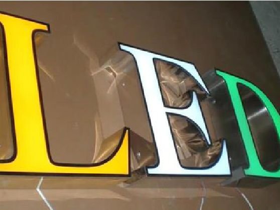 新化介绍LED招牌的基础知识。